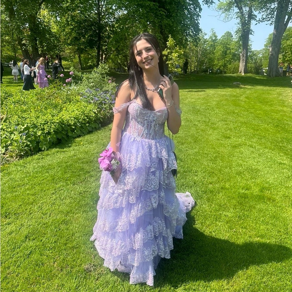 Chic Lilac Lace Prom Gown